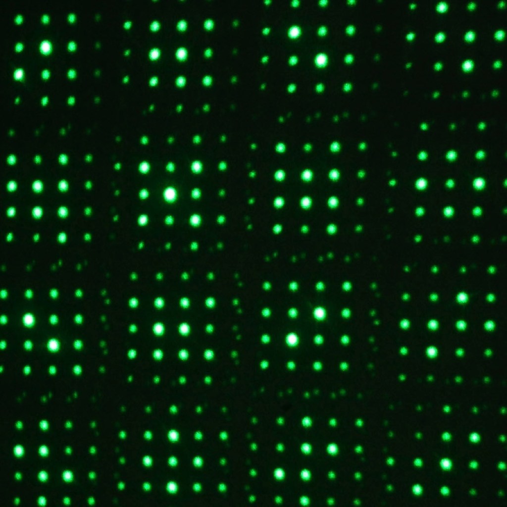 στυλό-λέιζερ-πράσινης-δέσμης-μεγάλης-εμβέλειας-green-laser-pointer